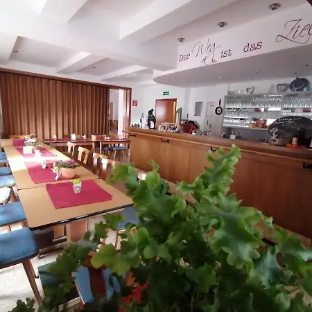 Zur Goldenen Glocke Inhaberin Katja Koppik * Dassel